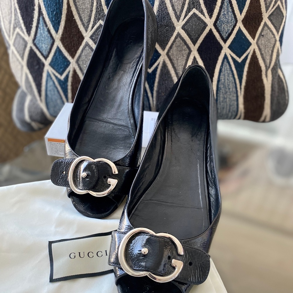Gucci Black Leather Flats with Silver Buckle - Picture 4 of 6